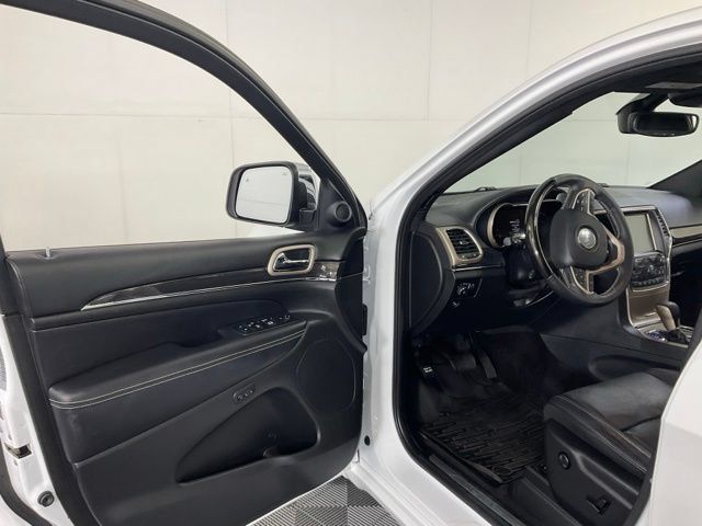 Used 2017 Jeep Grand Cherokee Overland AWD/4WD image 23