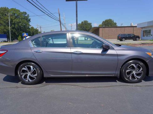 Used 2017 Honda Accord LX image 5