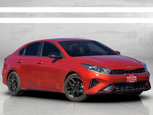 Used 2022 Kia Forte GT-Line w/ GT-Line Premium Package FWD image 2