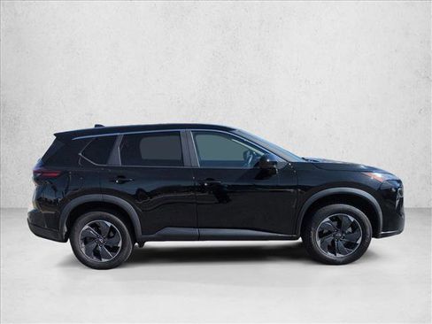 Used 2024 Nissan Rogue SV image 4