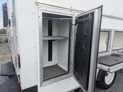 Used 2025 Ford E-450 and Econoline 450 Super Duty w/ Power Equipment Group image 18