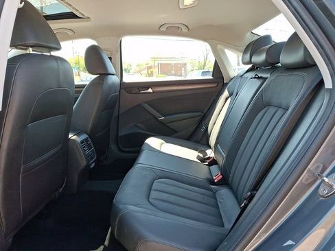 Used 2020 Volkswagen Passat 2.0T SEL FWD image 10
