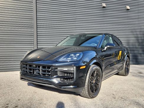 Certified 2024 Porsche Cayenne Coupe image 1