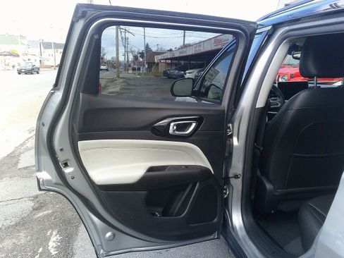 Used 2022 Jeep Compass Limited image 13