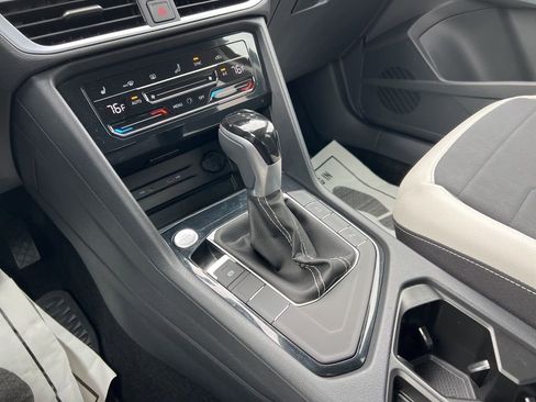 Used 2025 Volkswagen Taos SE image 20