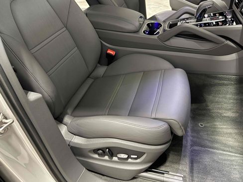 Used 2022 Porsche Cayenne GTS AWD/4WD image 67