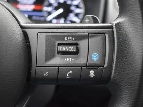 Used 2024 Nissan Rogue SV FWD image 23