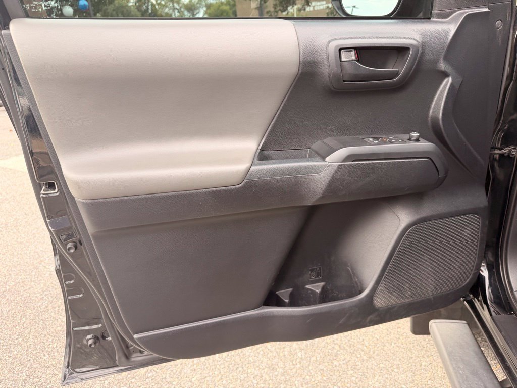 Used 2018 Toyota Tacoma SR RWD image 9