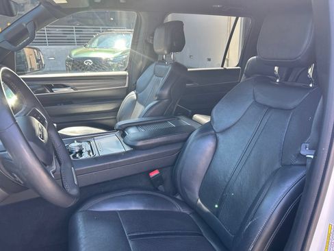 Used 2024 Jeep Wagoneer L Series III w/ Flexible Seating Group AWD/4WD image 12