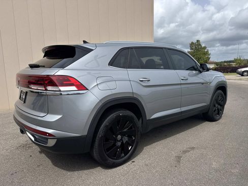 Used 2024 Volkswagen Atlas Cross Sport SE image 5