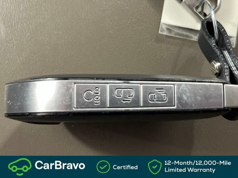 Used 2025 Kia Carnival FWD image 32