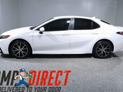 Used 2022 Toyota Camry SE FWD image 10