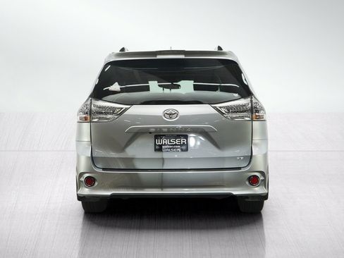 Used 2020 Toyota Sienna SE w/ Carpet Mat Package FWD image 4