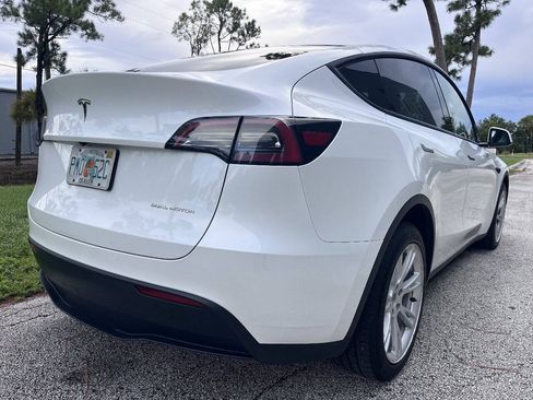 Used 2023 Tesla Model Y Long Range AWD/4WD image 10