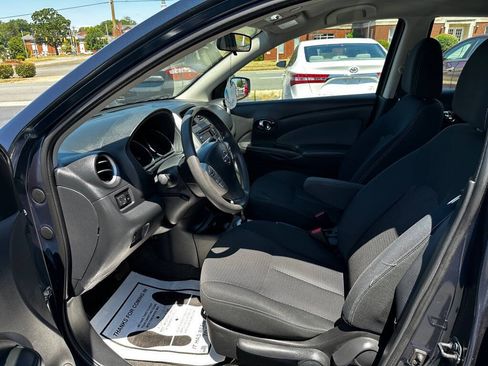 Used 2015 Nissan Versa SV FWD image 11