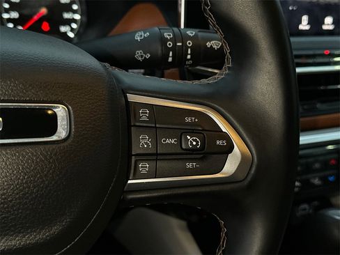 Used 2022 Jeep Compass Limited image 28