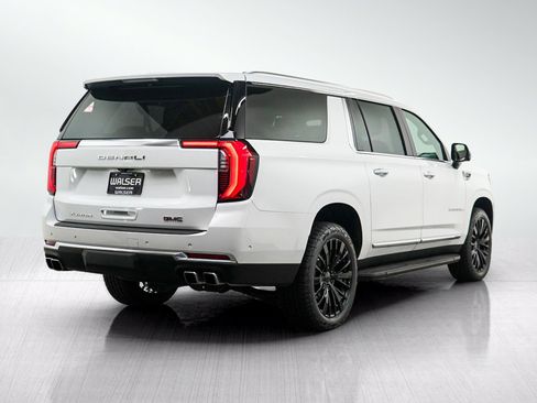 Used 2025 GMC Yukon XL Denali AWD/4WD image 5