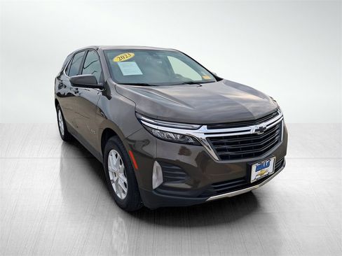 Used 2023 Chevrolet Equinox LT image 3