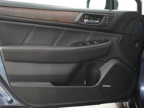 Used 2018 Subaru Outback 2.5i Limited AWD/4WD image 19