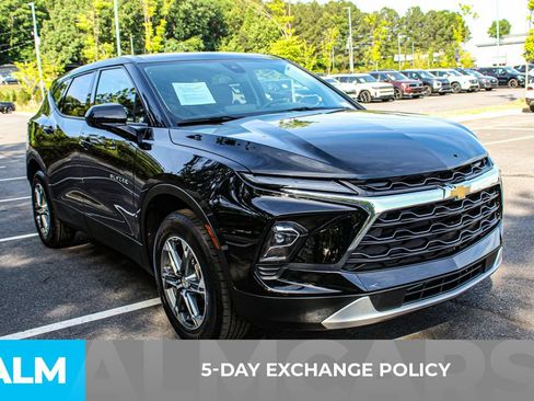 Used 2025 Chevrolet Blazer LT FWD image 4