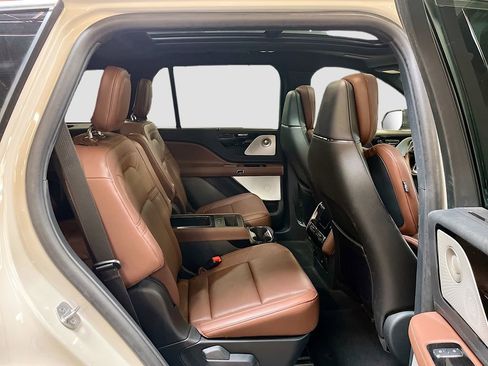 Used 2025 Lincoln Aviator Reserve w/ Equipment Group 201A AWD/4WD image 30