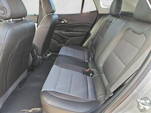 Used 2025 Chevrolet Trax LT FWD image 24