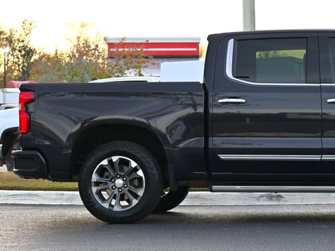 Used 2023 Chevrolet Silverado 1500 High Country w/ Technology Package image 5