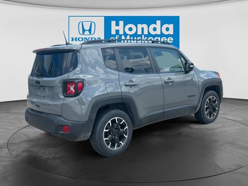 Used 2023 Jeep Renegade Latitude AWD/4WD image 5