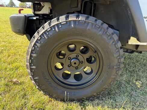 Used 2014 Jeep Wrangler Unlimited Sport image 12