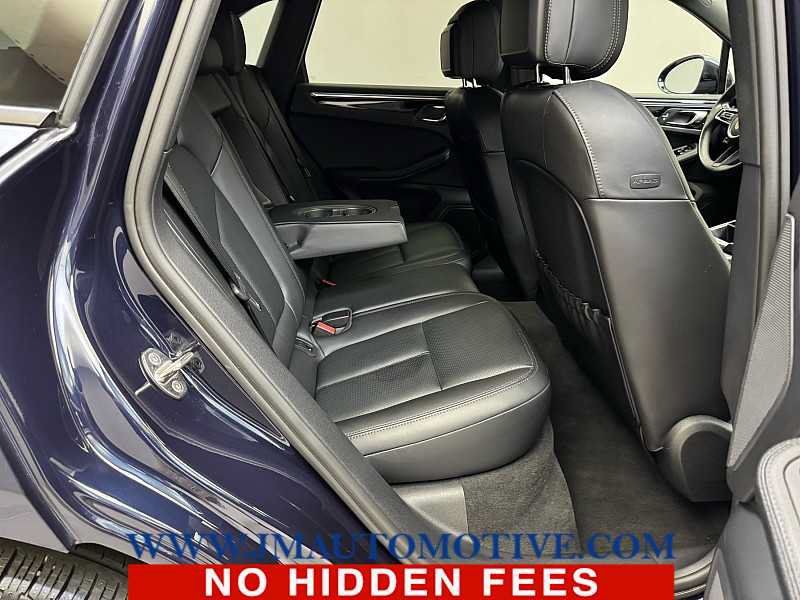 Used 2023 Porsche Macan AWD/4WD image 18