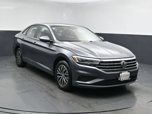 Used 2021 Volkswagen Jetta FWD image 2