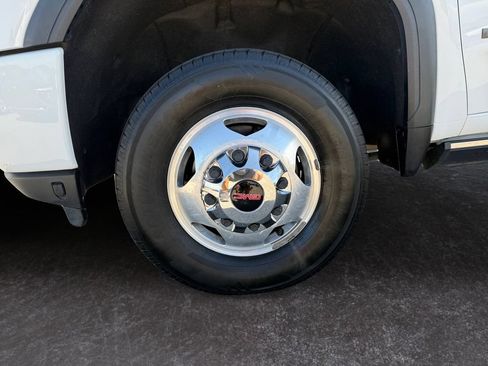 Used 2022 GMC Sierra 3500 Denali AWD/4WD image 9