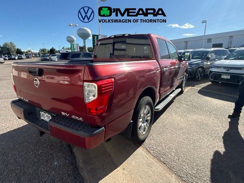 Used 2018 Nissan Titan SV w/ SV Convenience Package AWD/4WD image 4
