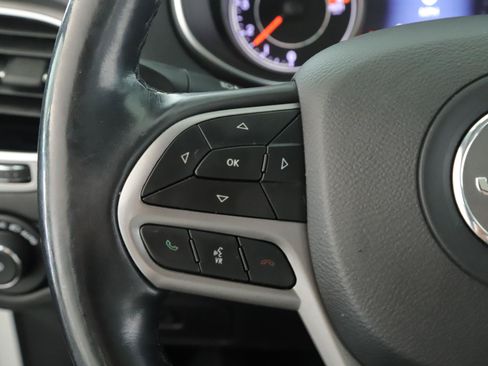 Used 2019 Jeep Cherokee Limited w/ Technology Group AWD/4WD image 10