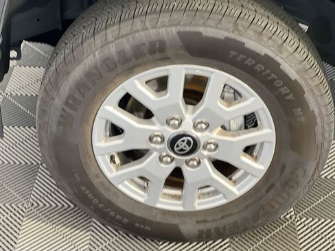 Used 2025 Toyota Tacoma SR image 11