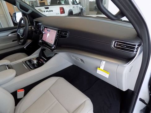 New 2026 Jeep Grand Wagoneer Limited AWD/4WD image 15