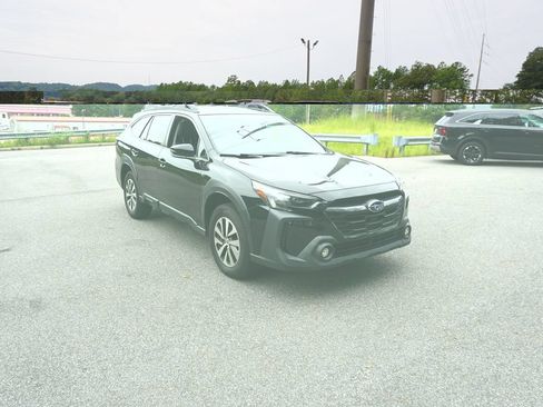 Used 2024 Subaru Outback Premium AWD/4WD image 25