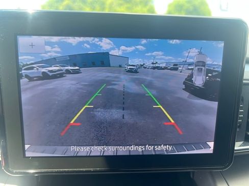 Used 2023 Ford Explorer XLT w/ Equipment Group 202A AWD/4WD image 17