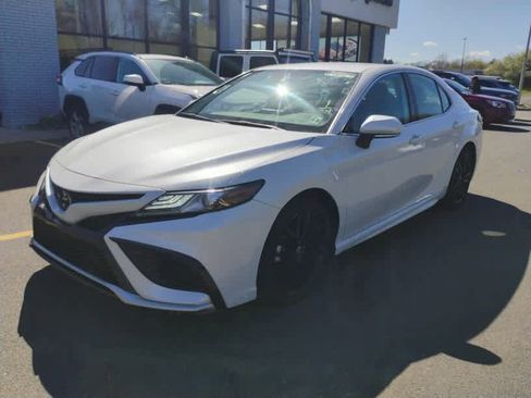 Used 2023 Toyota Camry XSE FWD image 4