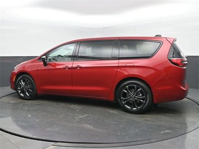 New 2026 Chrysler Pacifica Select