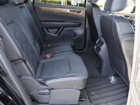 Certified 2024 Volkswagen Atlas SE image 18