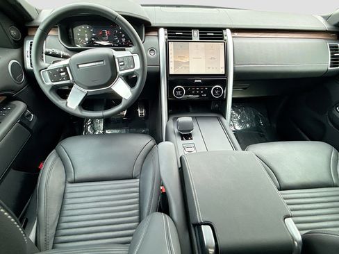 Used 2025 Land Rover Discovery Dynamic SE AWD/4WD image 16