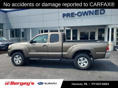 Used 2014 Toyota Tacoma 4x4 Access Cab V6 w/ SR5 Package image 2