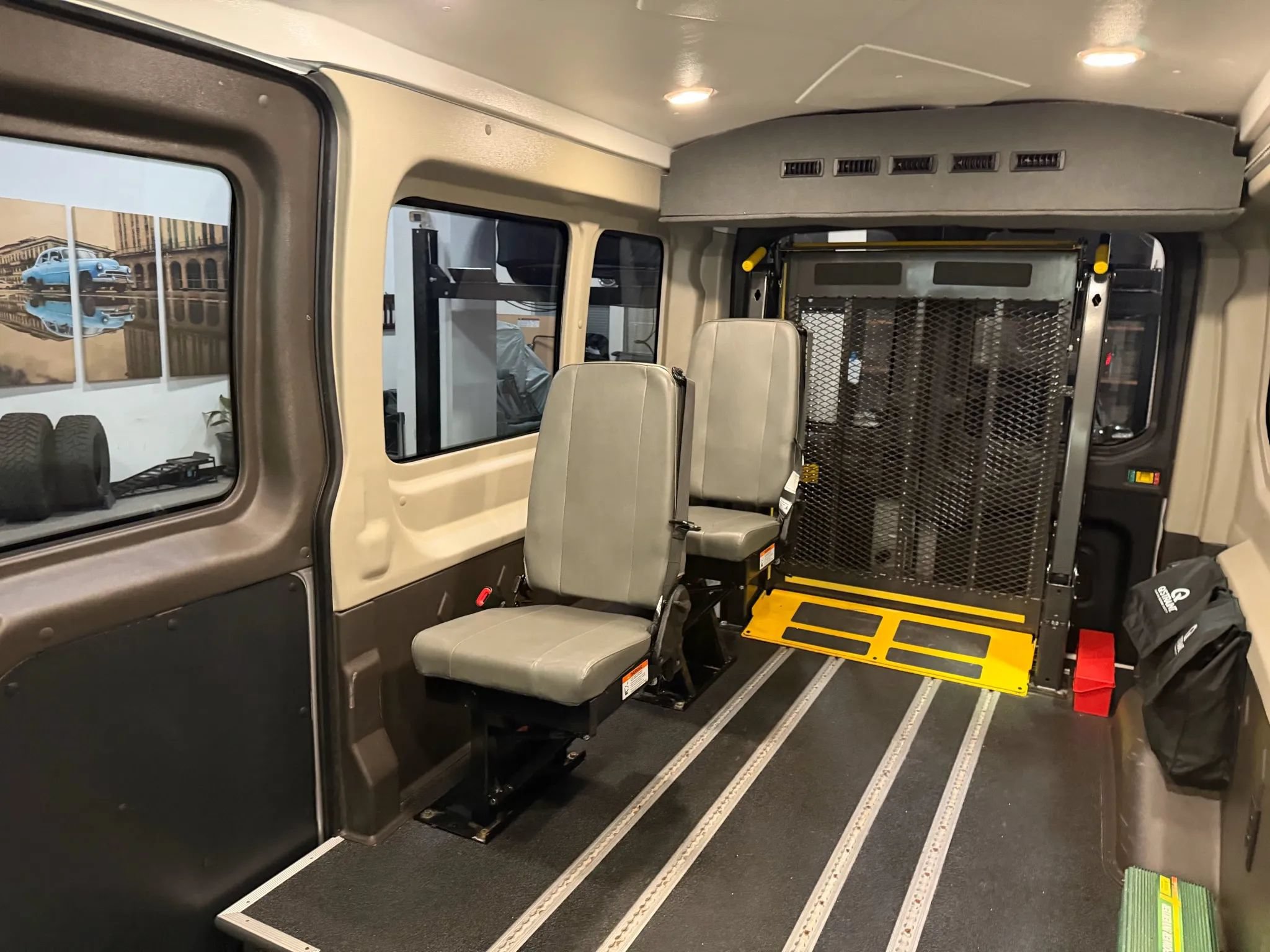 Used 2020 Ford Transit 250 Medium Roof RWD image 38
