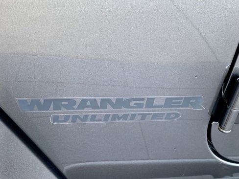 Used 2017 Jeep Wrangler Unlimited Sahara image 10
