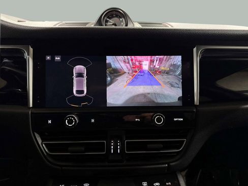 Used 2024 Porsche Macan image 14