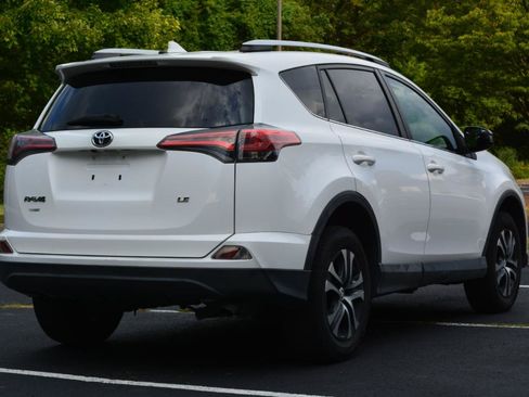 Used 2016 Toyota RAV4 LE FWD image 5