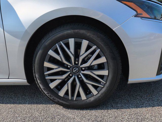 Used 2025 Nissan Altima 2.5 SV FWD image 10