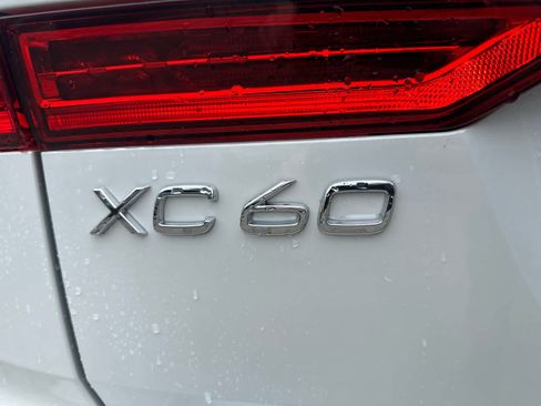 Used 2025 Volvo XC60 B5 Plus AWD/4WD image 32