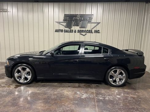 Used 2014 Dodge Charger SXT Plus image 3